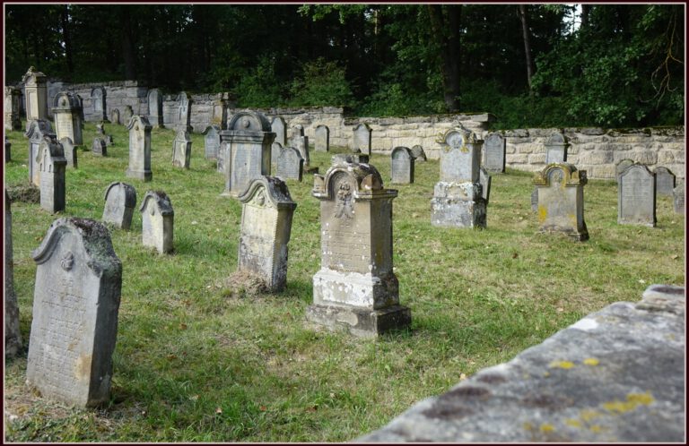 ja_rollup_00_einfuehr_Friedhof